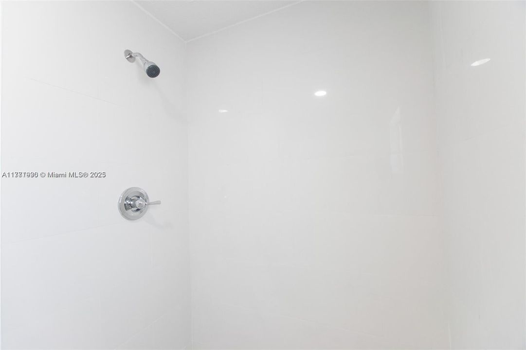 Recently Rented: $2,995 (3 beds, 2 baths, 1052 Square Feet)