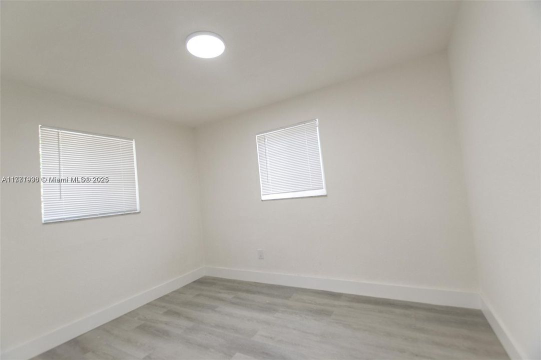 Recently Rented: $2,995 (3 beds, 2 baths, 1052 Square Feet)