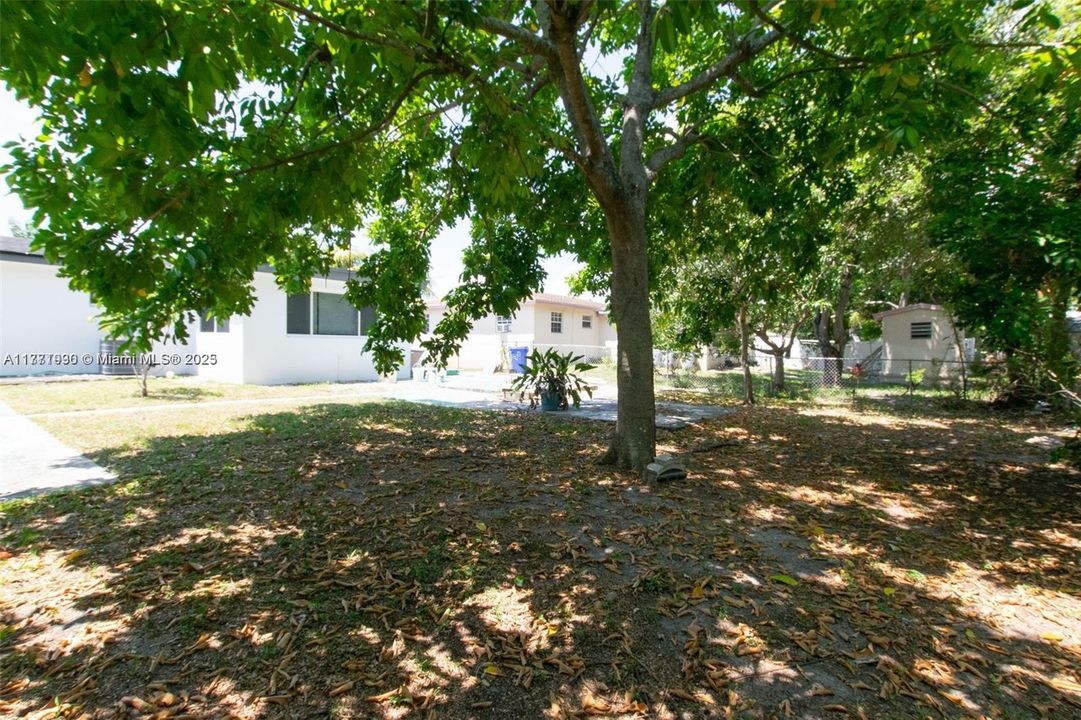 Recently Rented: $2,995 (3 beds, 2 baths, 1052 Square Feet)