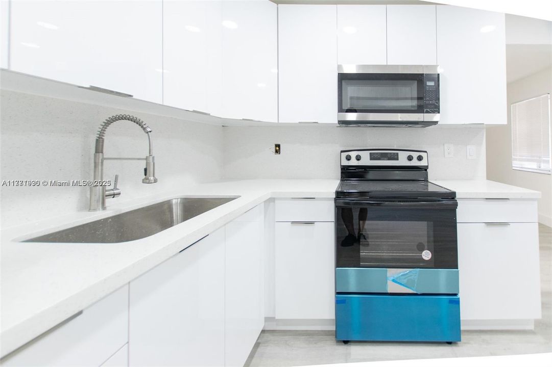 Recently Rented: $2,995 (3 beds, 2 baths, 1052 Square Feet)