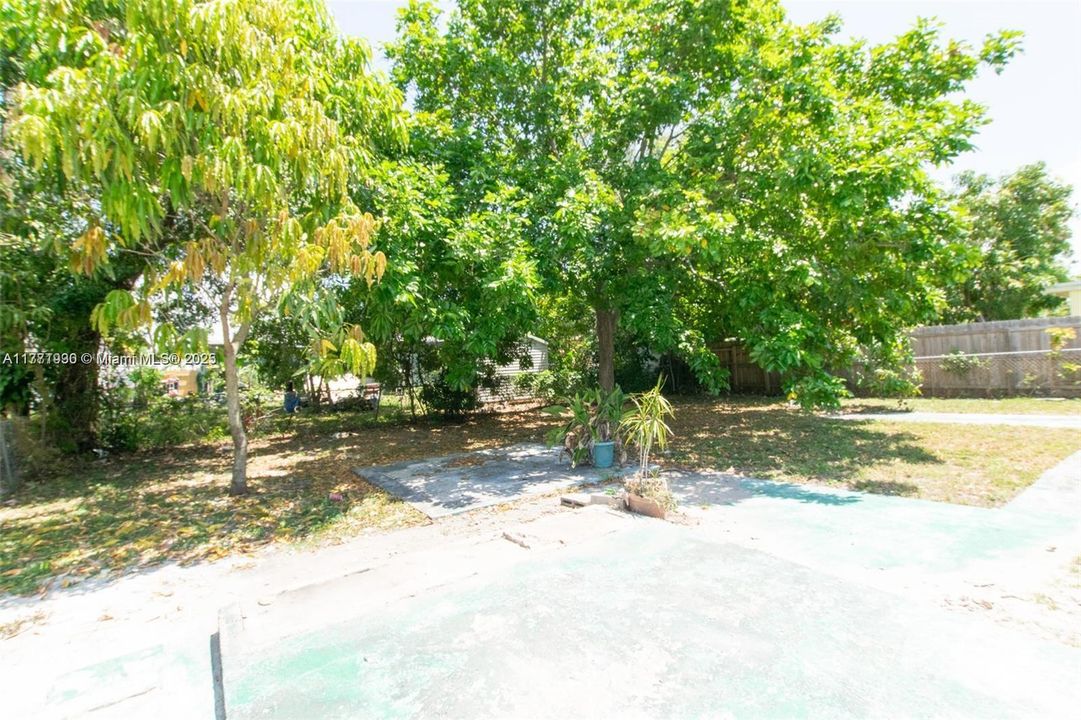 Recently Rented: $2,995 (3 beds, 2 baths, 1052 Square Feet)