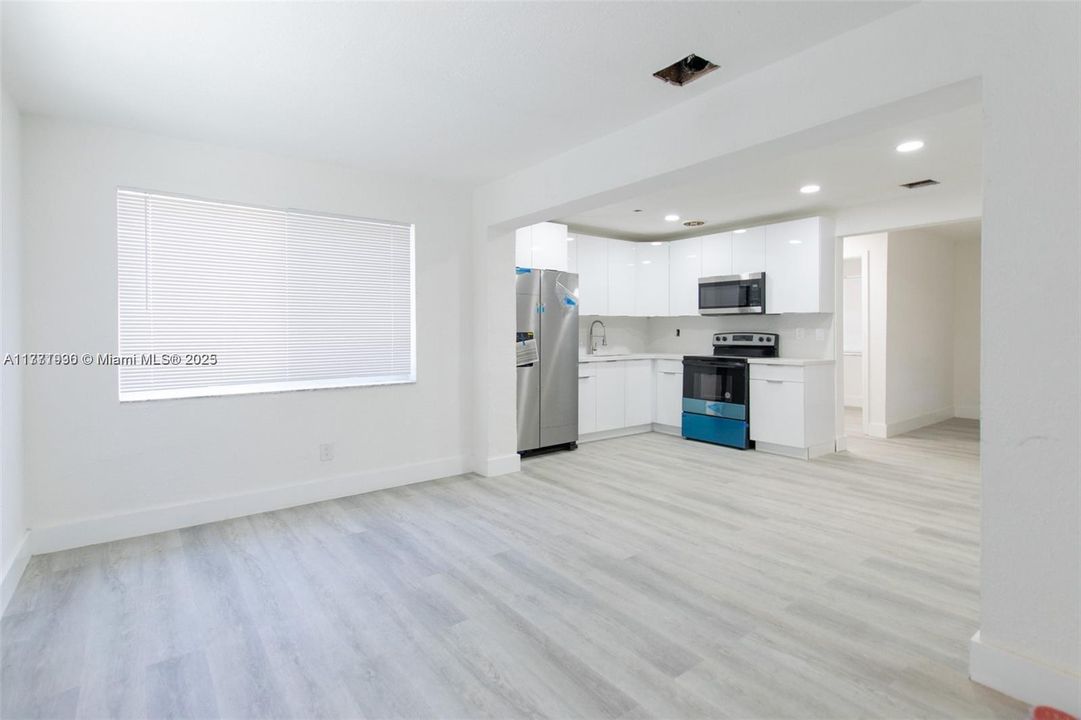 Recently Rented: $2,995 (3 beds, 2 baths, 1052 Square Feet)