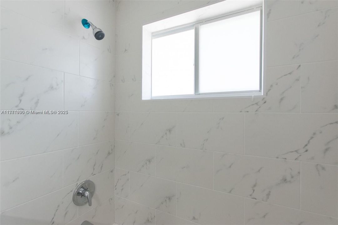 Recently Rented: $2,995 (3 beds, 2 baths, 1052 Square Feet)