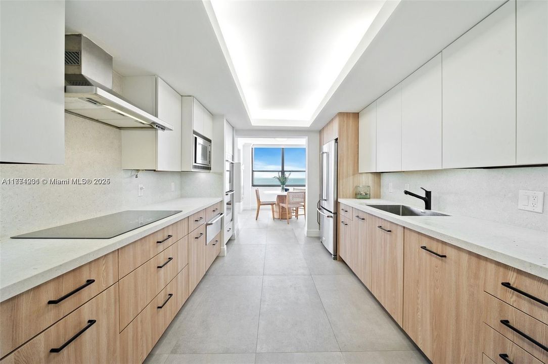 Recently Sold: $2,695,000 (3 beds, 2 baths, 2614 Square Feet)
