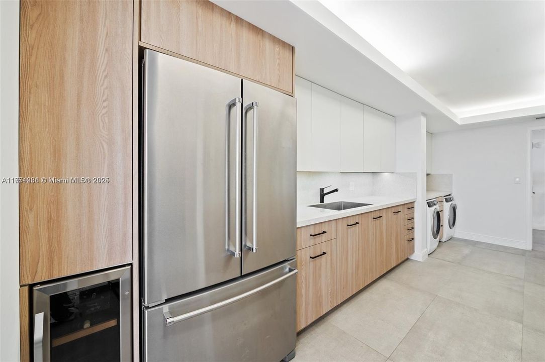 Recently Sold: $2,695,000 (3 beds, 2 baths, 2614 Square Feet)