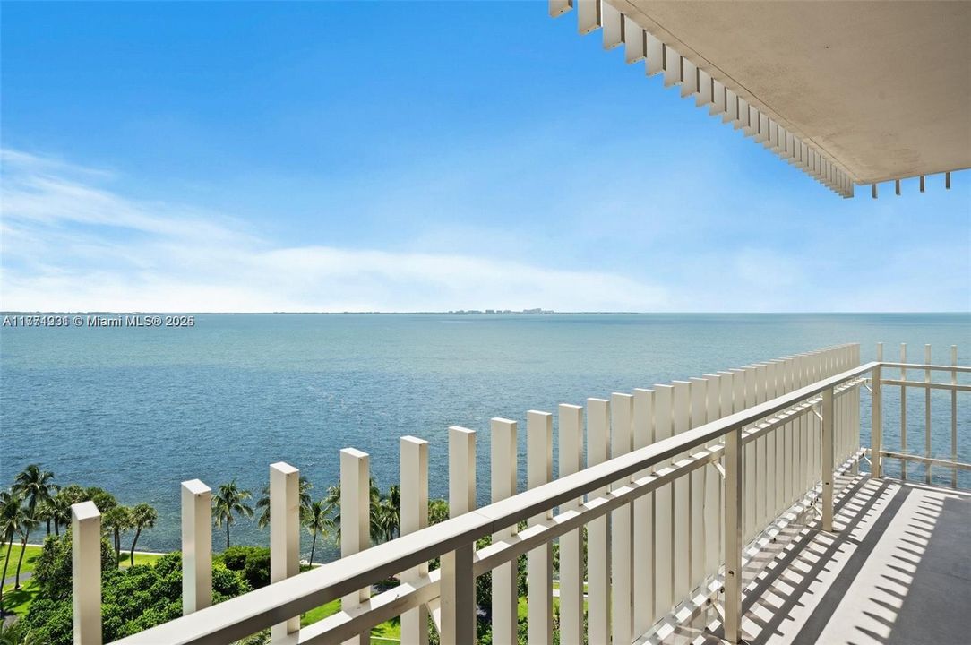 Recently Sold: $2,695,000 (3 beds, 2 baths, 2614 Square Feet)