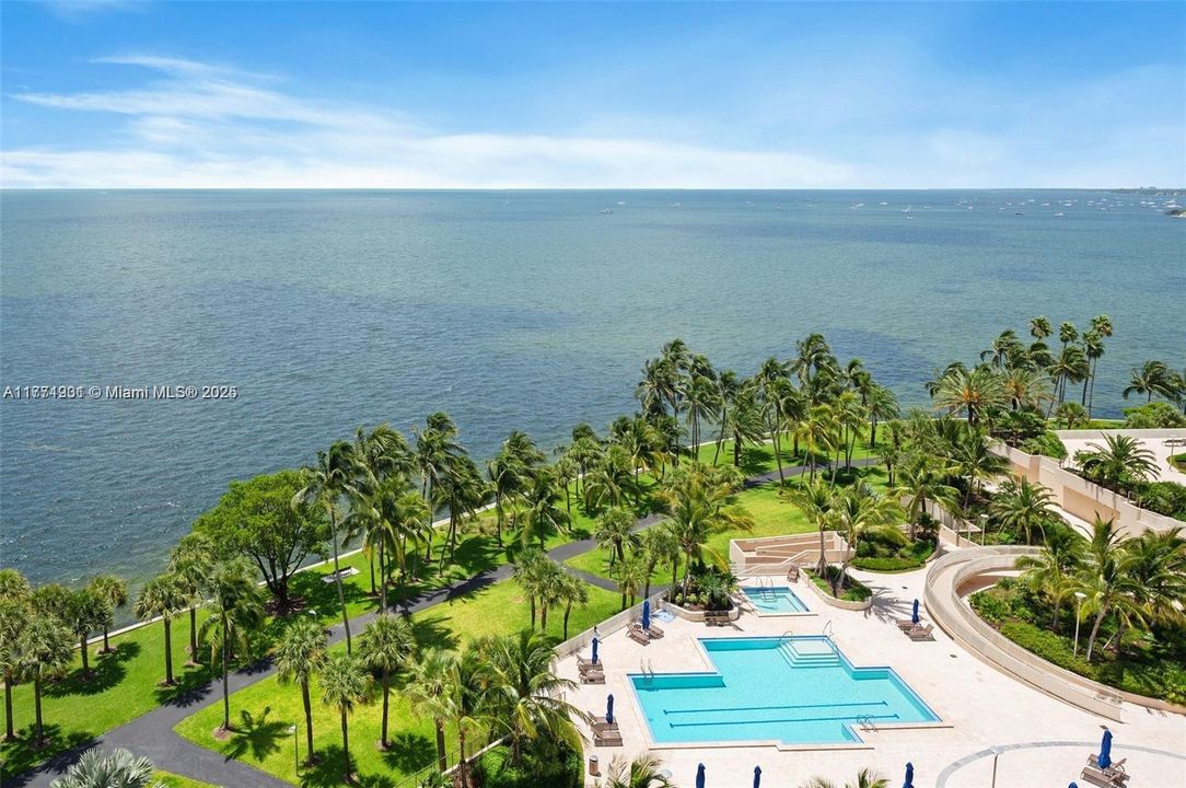 Recently Sold: $2,695,000 (3 beds, 2 baths, 2614 Square Feet)