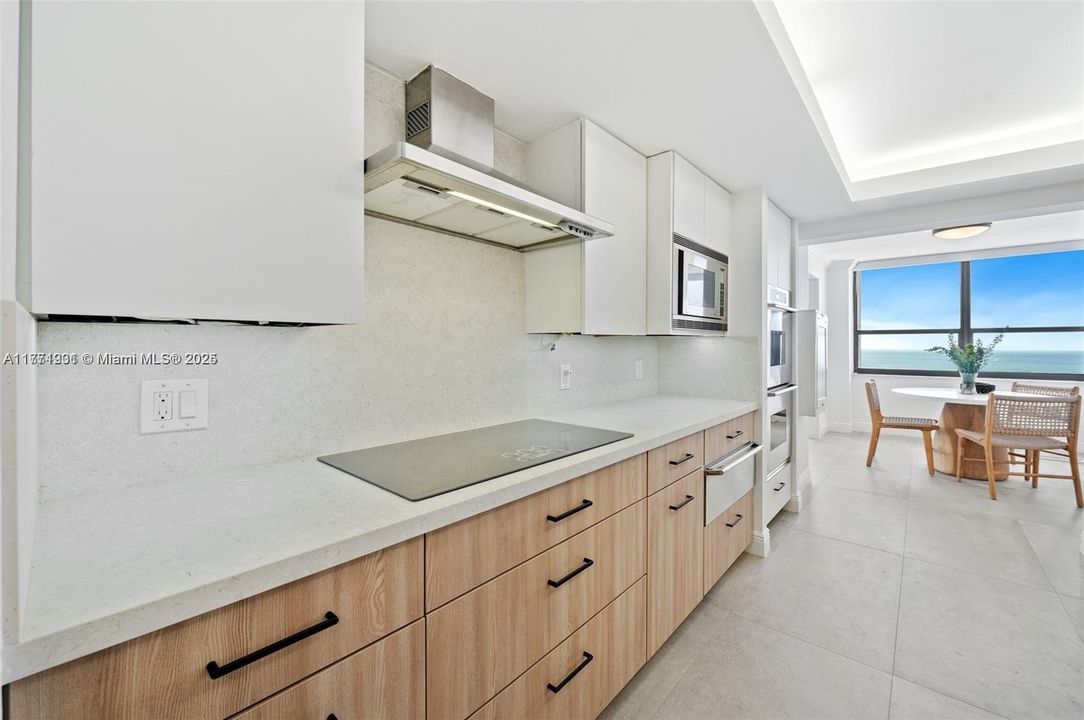 Recently Sold: $2,695,000 (3 beds, 2 baths, 2614 Square Feet)