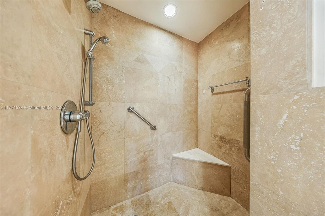 最近售出: $1,000,000 (2 贝兹, 2 浴室, 1532 平方英尺)