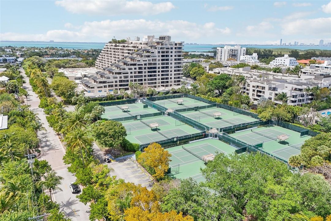 最近售出: $1,000,000 (2 贝兹, 2 浴室, 1532 平方英尺)