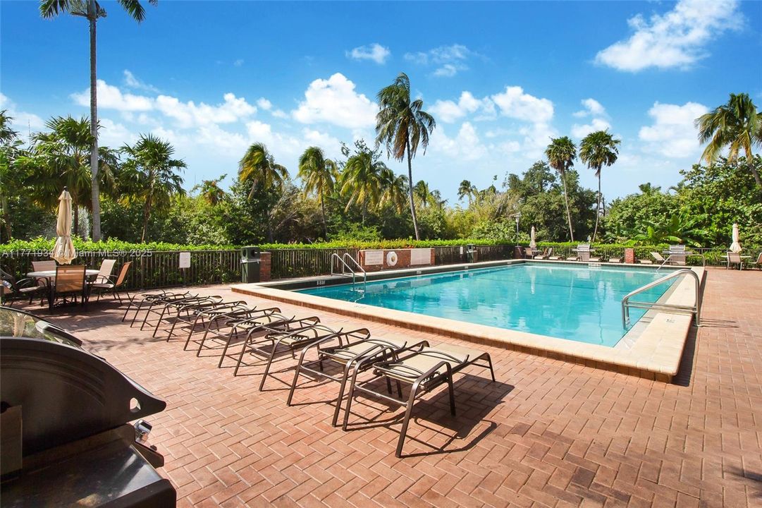 最近售出: $1,000,000 (2 贝兹, 2 浴室, 1532 平方英尺)