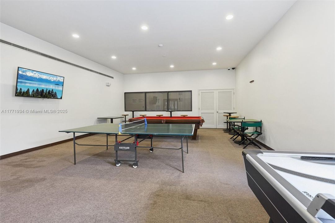 最近售出: $1,000,000 (2 贝兹, 2 浴室, 1532 平方英尺)