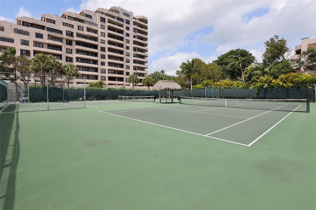 最近售出: $1,000,000 (2 贝兹, 2 浴室, 1532 平方英尺)