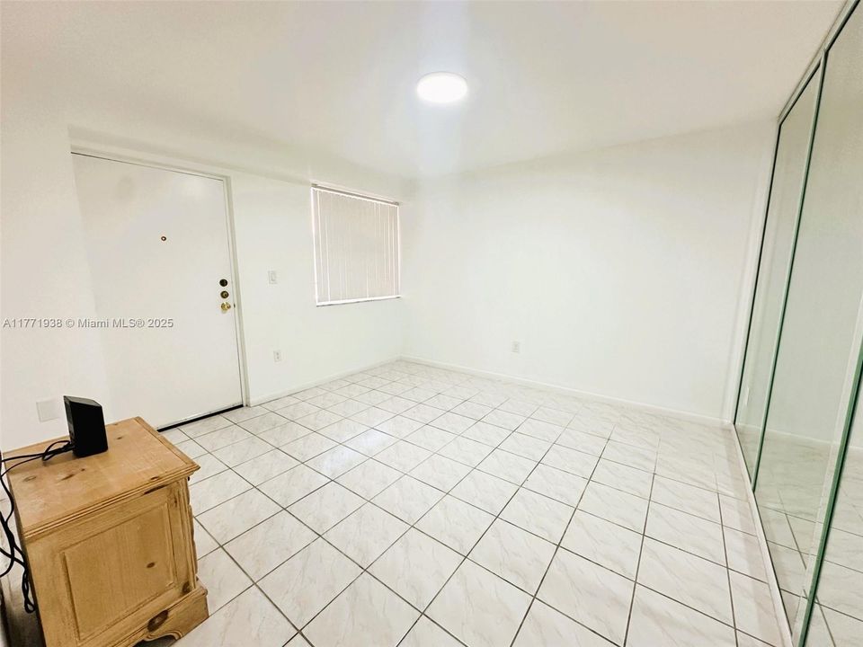 最近租的: $2,250 (2 贝兹, 2 浴室, 760 平方英尺)