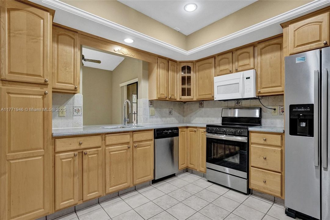 Recently Sold: $669,000 (3 beds, 2 baths, 1931 Square Feet)