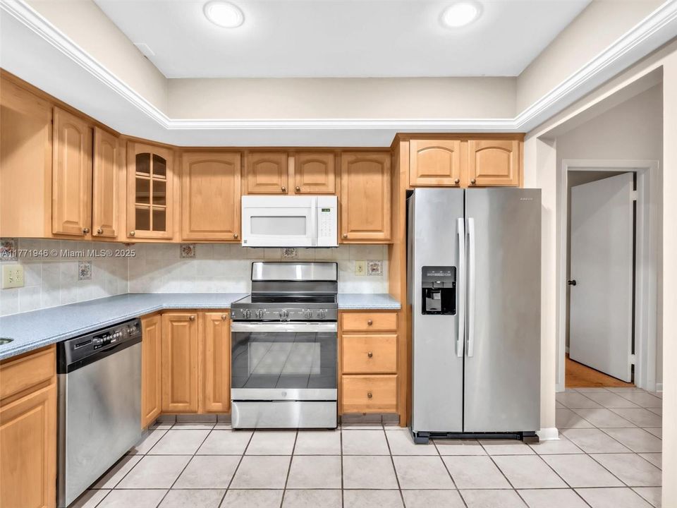 Recently Sold: $669,000 (3 beds, 2 baths, 1931 Square Feet)