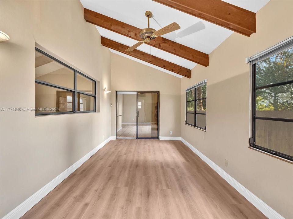 Recently Sold: $669,000 (3 beds, 2 baths, 1931 Square Feet)