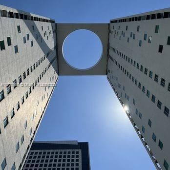 Recently Rented: $3,200 (1 beds, 1 baths, 754 Square Feet)