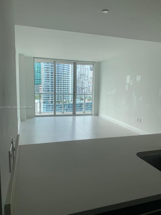 Recently Rented: $3,200 (1 beds, 1 baths, 754 Square Feet)