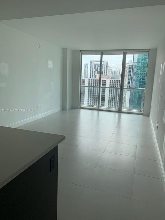 Recently Rented: $3,200 (1 beds, 1 baths, 754 Square Feet)