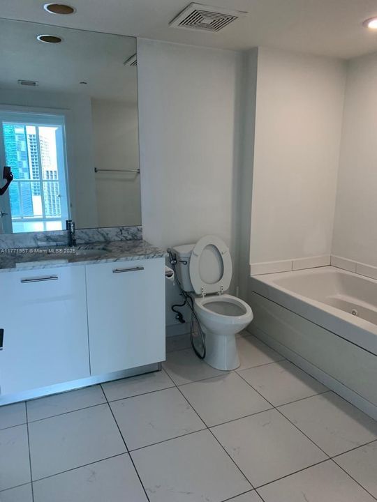 Recently Rented: $3,200 (1 beds, 1 baths, 754 Square Feet)