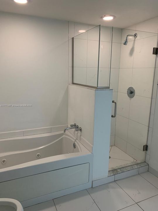 Recently Rented: $3,200 (1 beds, 1 baths, 754 Square Feet)