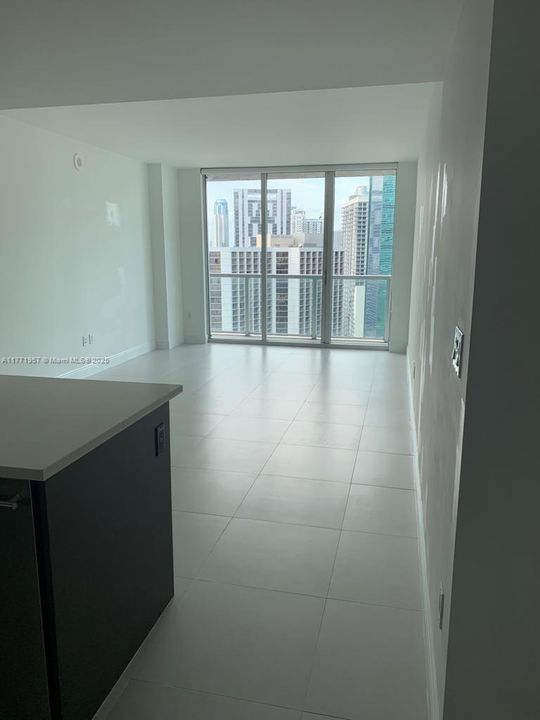 Recently Rented: $3,200 (1 beds, 1 baths, 754 Square Feet)