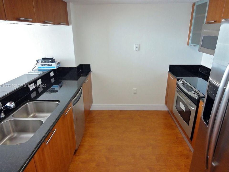 最近租的: $2,700 (1 贝兹, 1 浴室, 842 平方英尺)