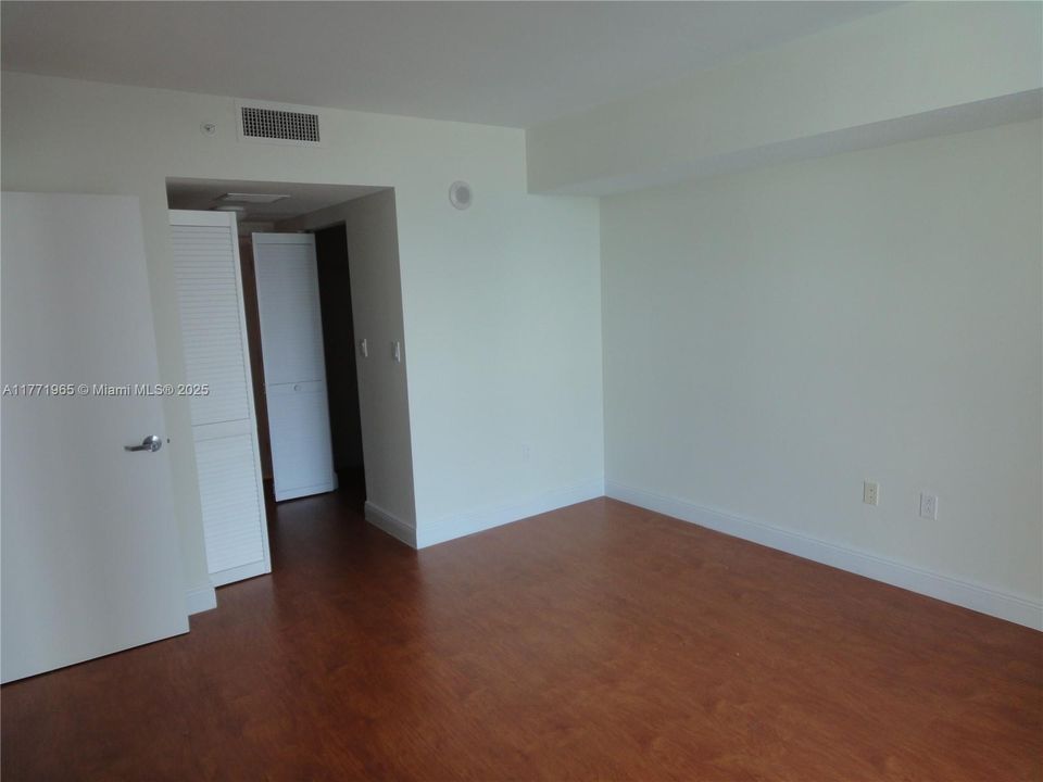 最近租的: $2,700 (1 贝兹, 1 浴室, 842 平方英尺)