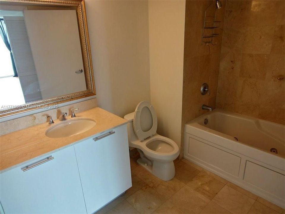 最近租的: $2,700 (1 贝兹, 1 浴室, 842 平方英尺)