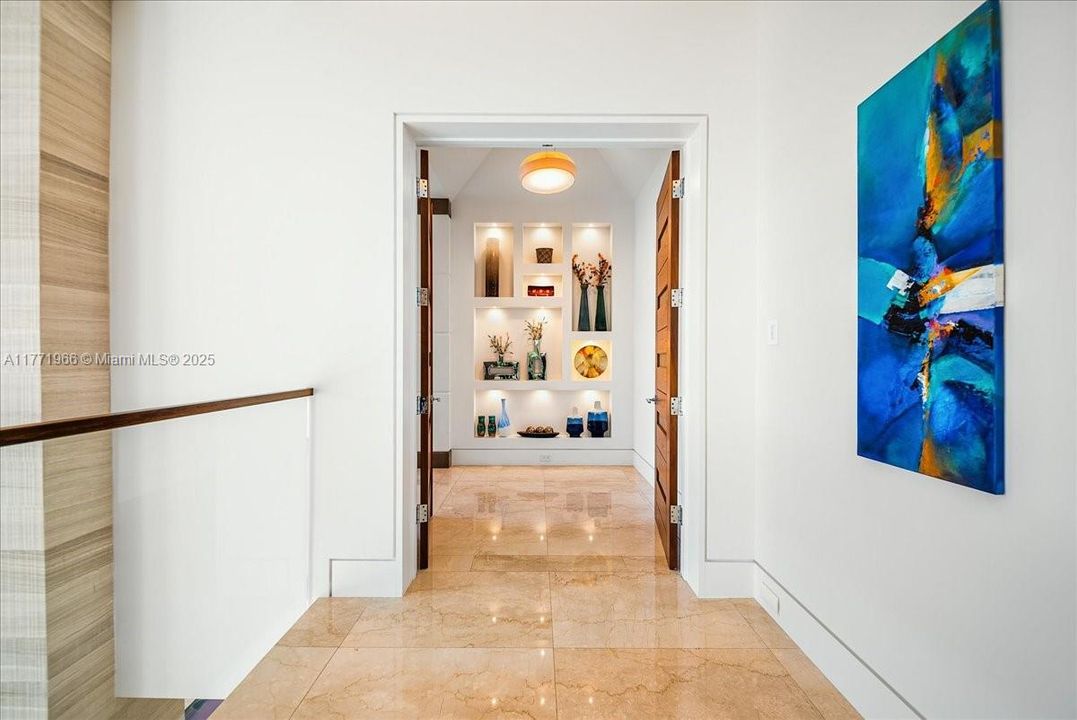 最近售出: $13,500,000 (6 贝兹, 8 浴室, 9112 平方英尺)