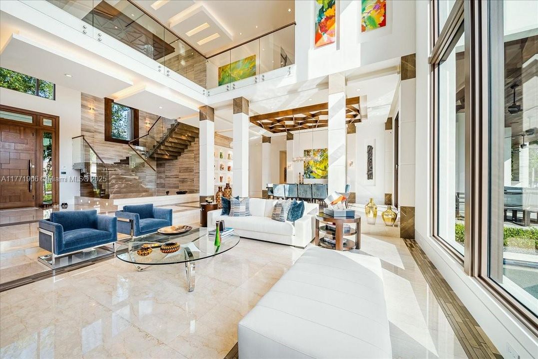 最近售出: $13,500,000 (6 贝兹, 8 浴室, 9112 平方英尺)