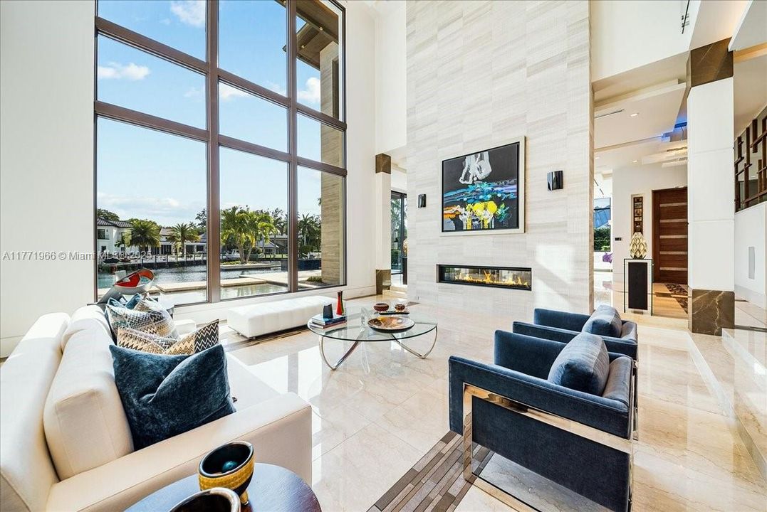 最近售出: $13,500,000 (6 贝兹, 8 浴室, 9112 平方英尺)