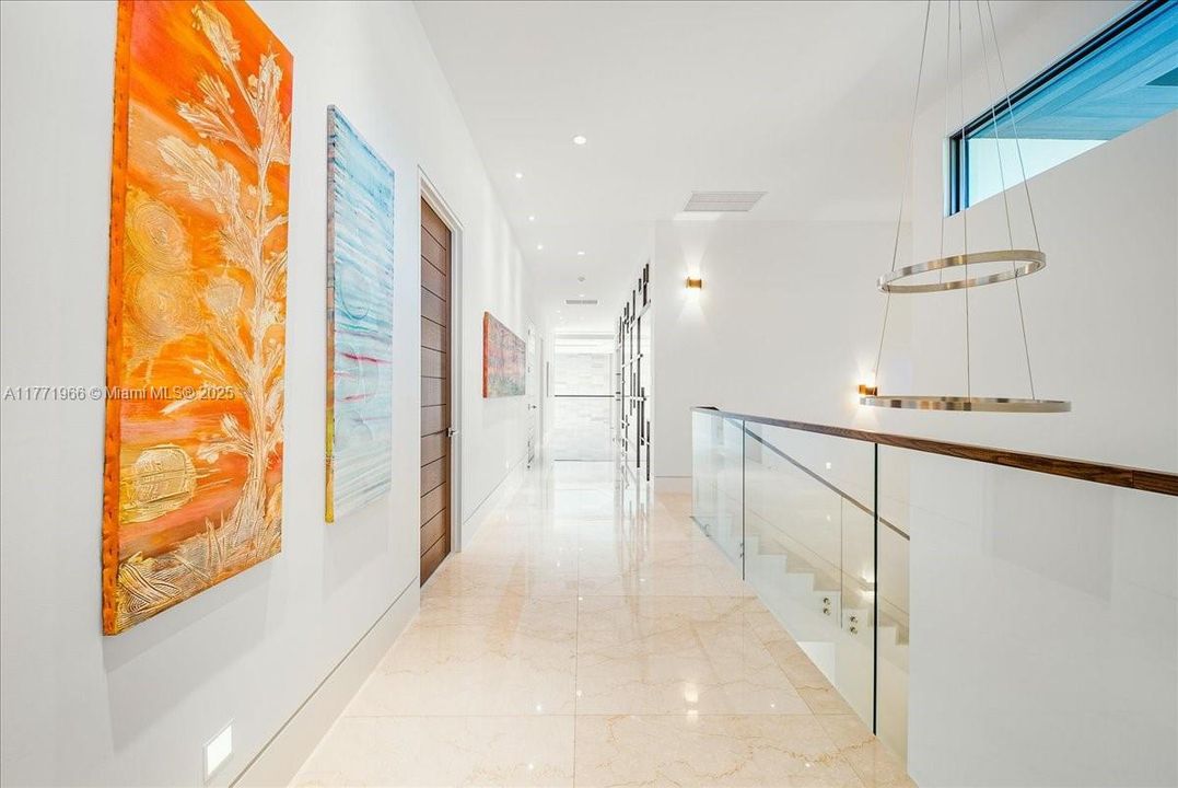 最近售出: $13,500,000 (6 贝兹, 8 浴室, 9112 平方英尺)