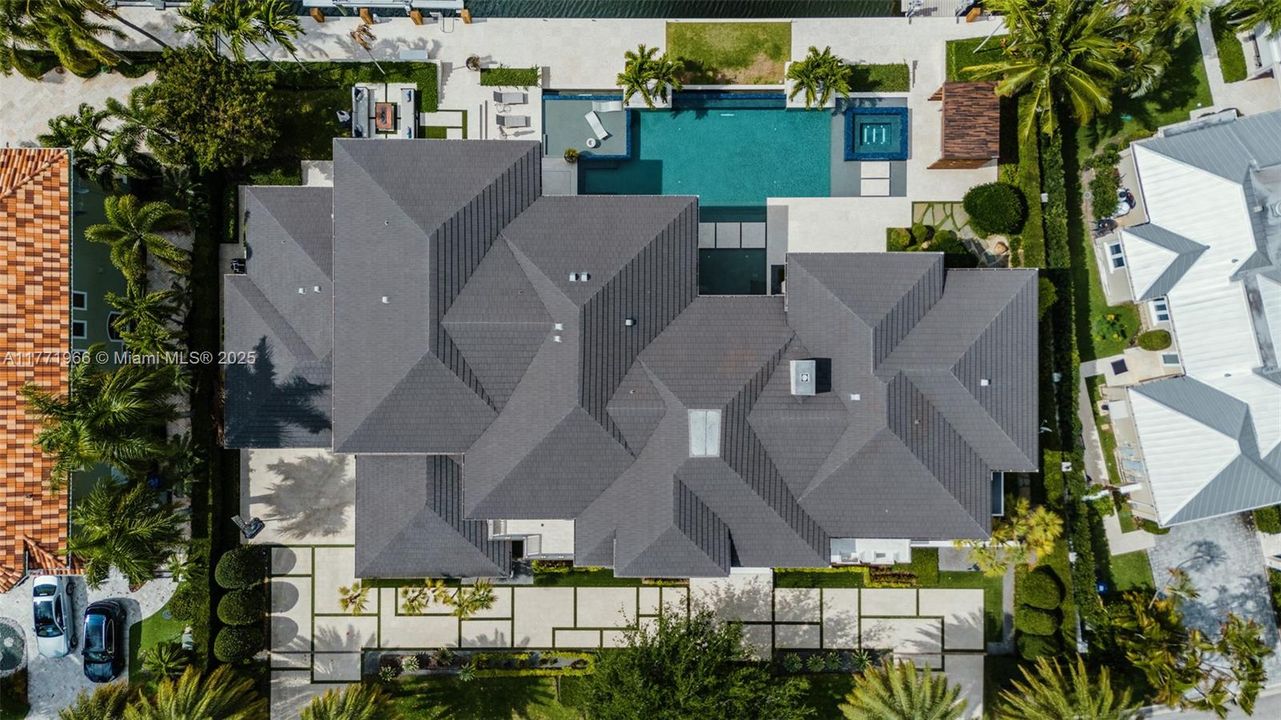 最近售出: $13,500,000 (6 贝兹, 8 浴室, 9112 平方英尺)