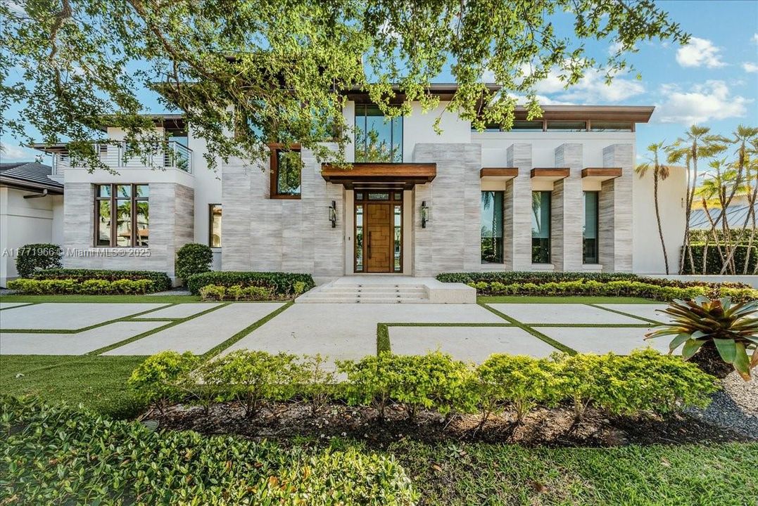 最近售出: $13,500,000 (6 贝兹, 8 浴室, 9112 平方英尺)