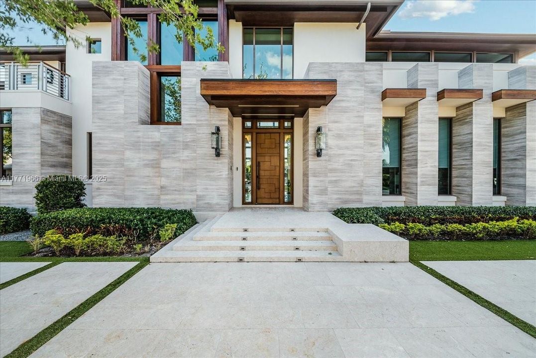 最近售出: $13,500,000 (6 贝兹, 8 浴室, 9112 平方英尺)