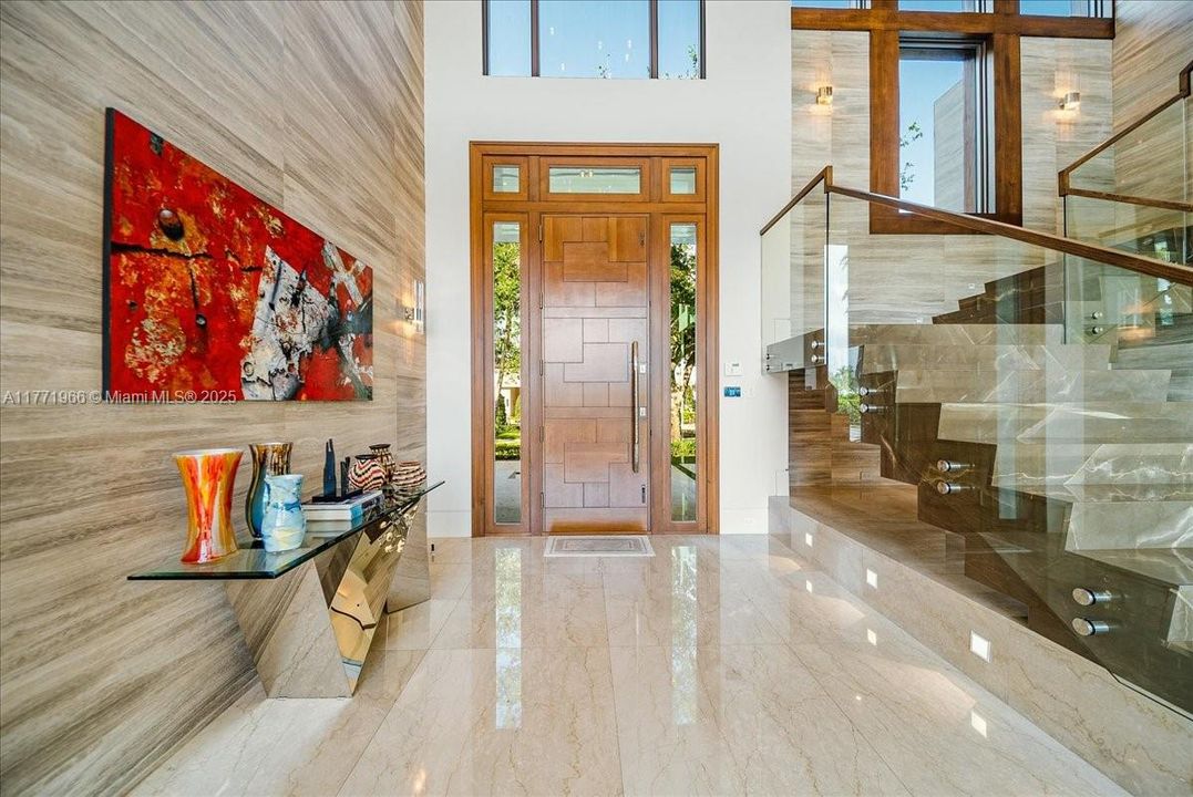 最近售出: $13,500,000 (6 贝兹, 8 浴室, 9112 平方英尺)