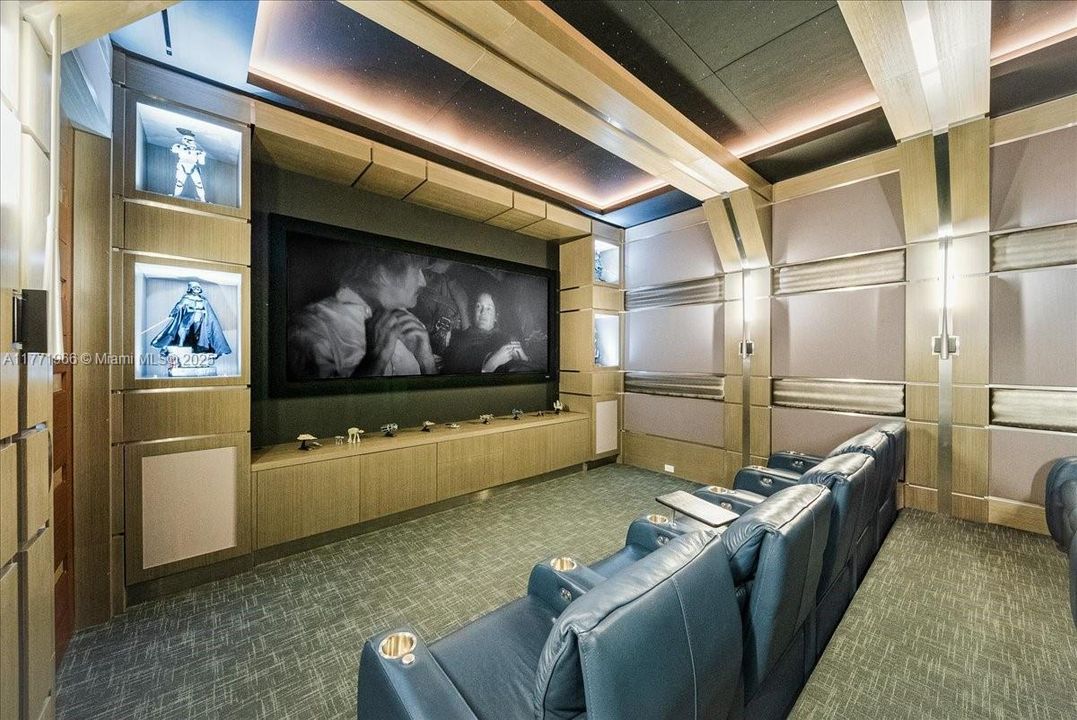 最近售出: $13,500,000 (6 贝兹, 8 浴室, 9112 平方英尺)