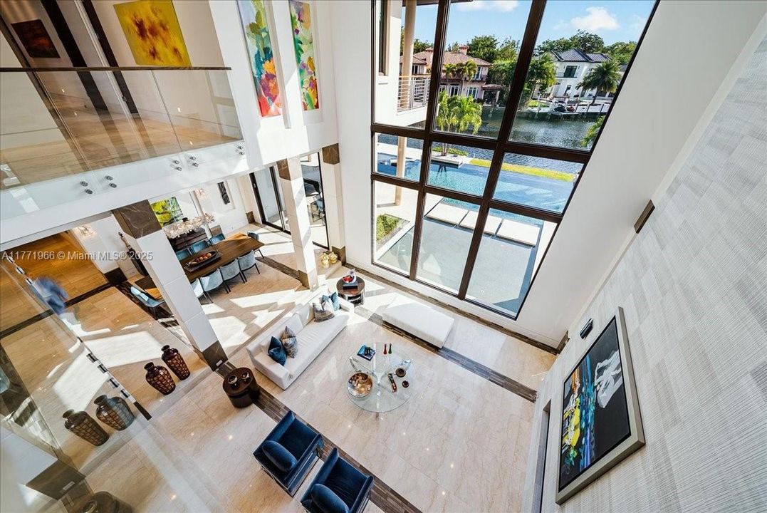 最近售出: $13,500,000 (6 贝兹, 8 浴室, 9112 平方英尺)