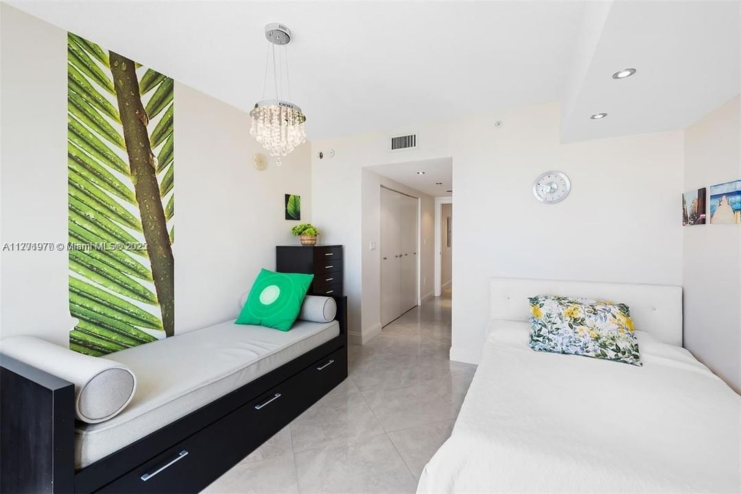 For Sale: $1,099,000 (2 beds, 2 baths, 1423 Square Feet)