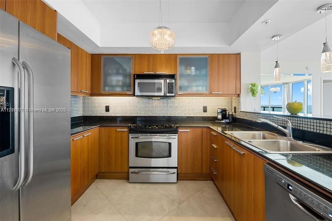 For Sale: $1,099,000 (2 beds, 2 baths, 1423 Square Feet)