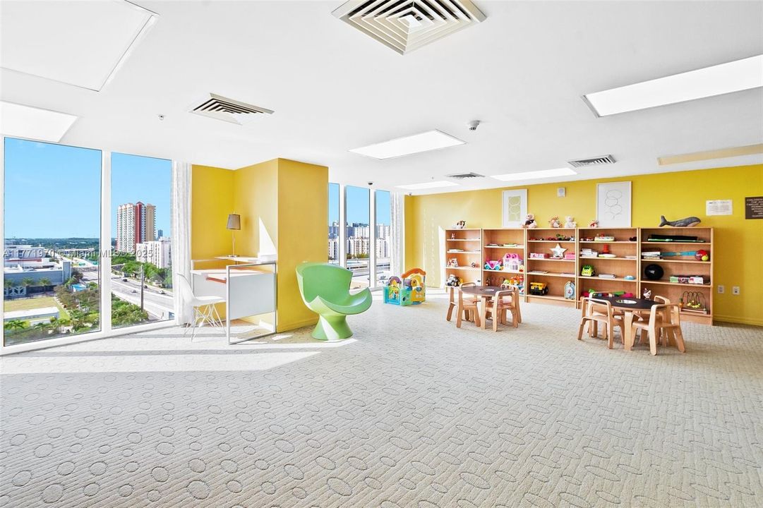 For Sale: $1,099,000 (2 beds, 2 baths, 1423 Square Feet)