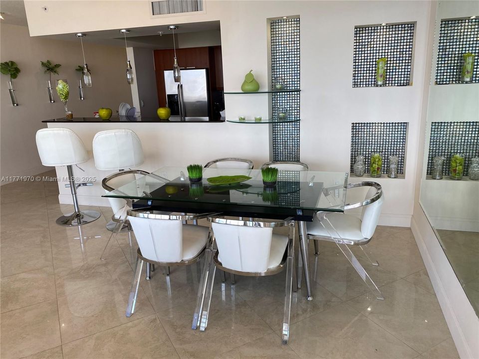 For Sale: $1,099,000 (2 beds, 2 baths, 1423 Square Feet)