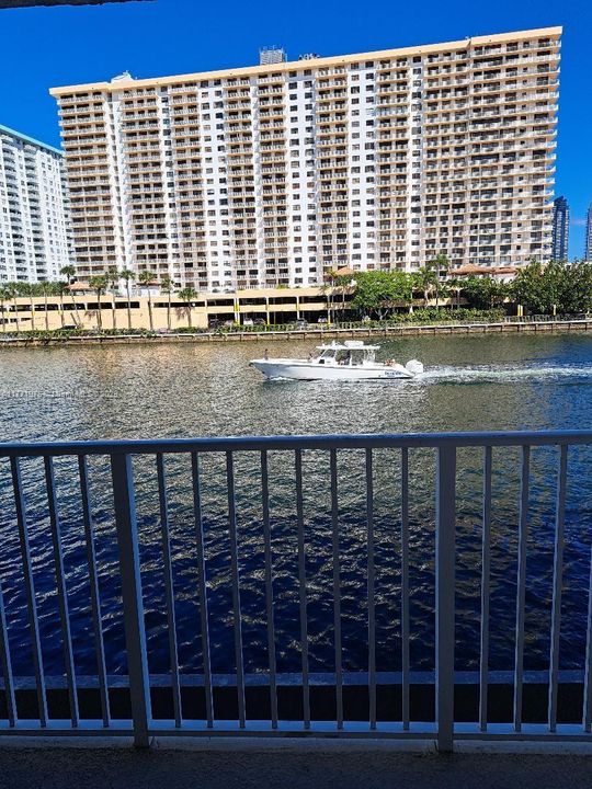 Recently Rented: $1,850 (1 beds, 1 baths, 886 Square Feet)