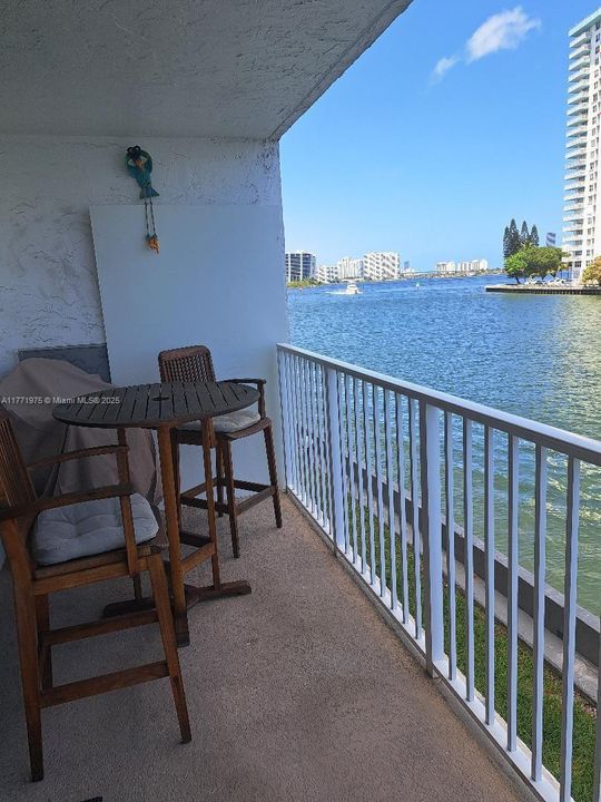 Recently Rented: $1,850 (1 beds, 1 baths, 886 Square Feet)