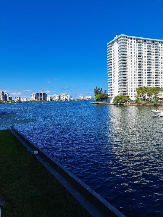 Recently Rented: $1,850 (1 beds, 1 baths, 886 Square Feet)