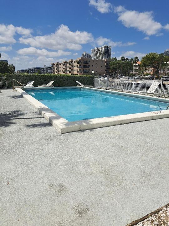 Recently Rented: $1,850 (1 beds, 1 baths, 886 Square Feet)