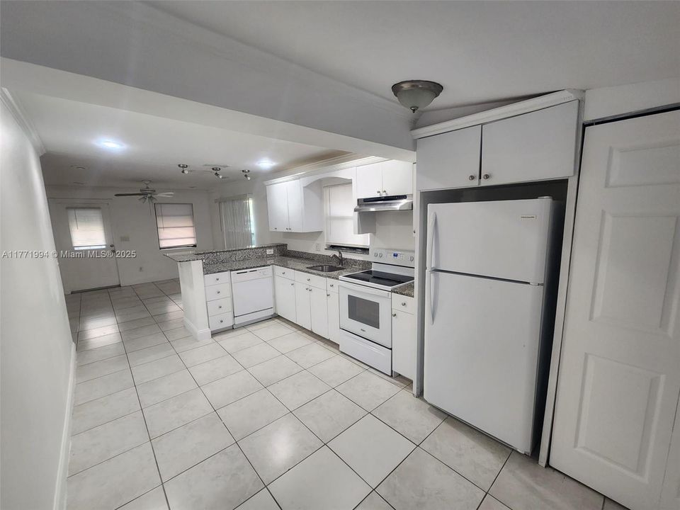 Recently Rented: $2,800 (3 beds, 1 baths, 787 Square Feet)