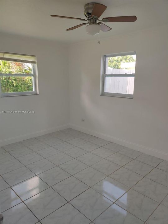 Recently Rented: $2,800 (3 beds, 1 baths, 787 Square Feet)
